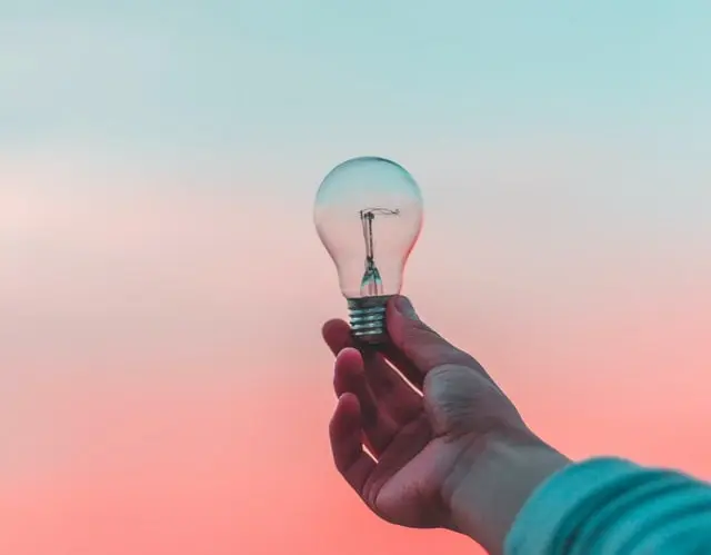 hand holding a lightbulb as an idea to write a better resume